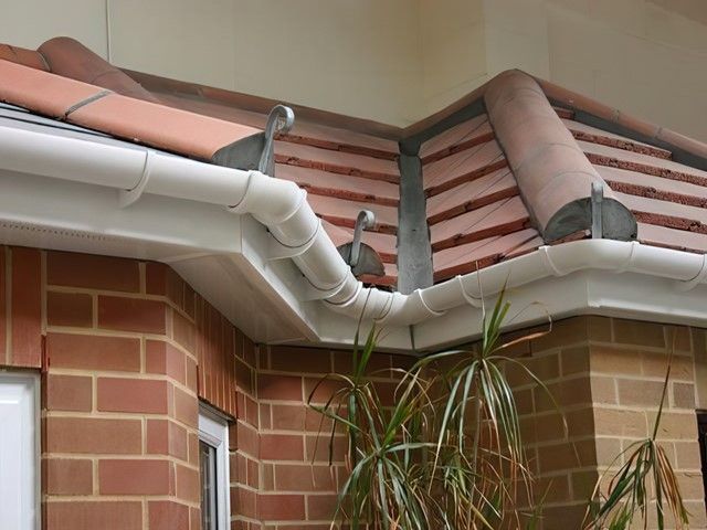 images/fascia-soffit/slider/fascia-soffit-cleaning-3-kireth-ai.jpg